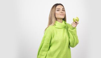 Can I Bite an Apple with Veneers? Navigating the Perplexities